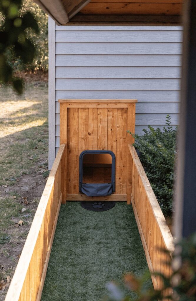 Side-yard dog run integrated with home entry through a dog door in the gate