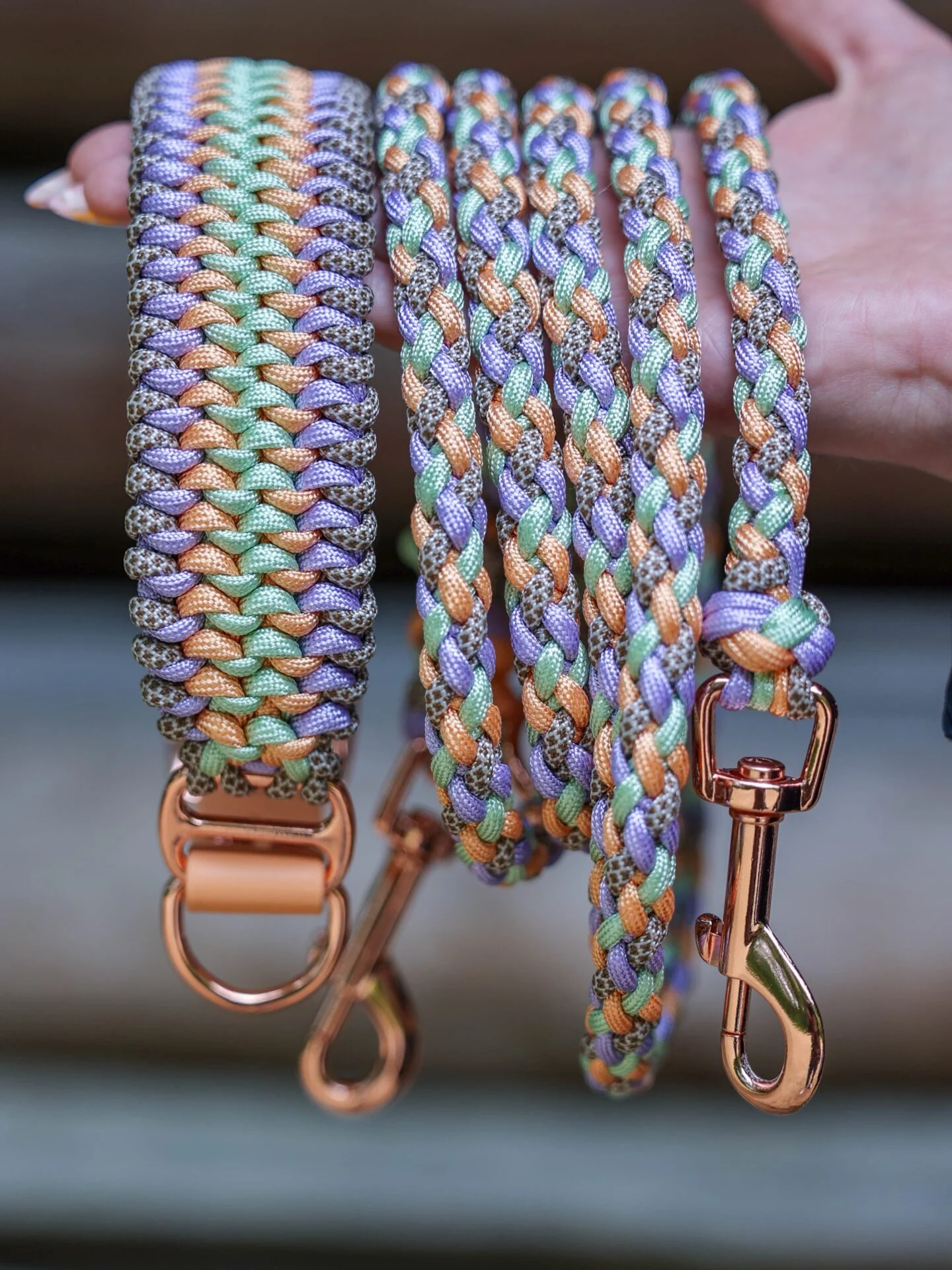 Convertible multi ring herringbone paracord leash design
