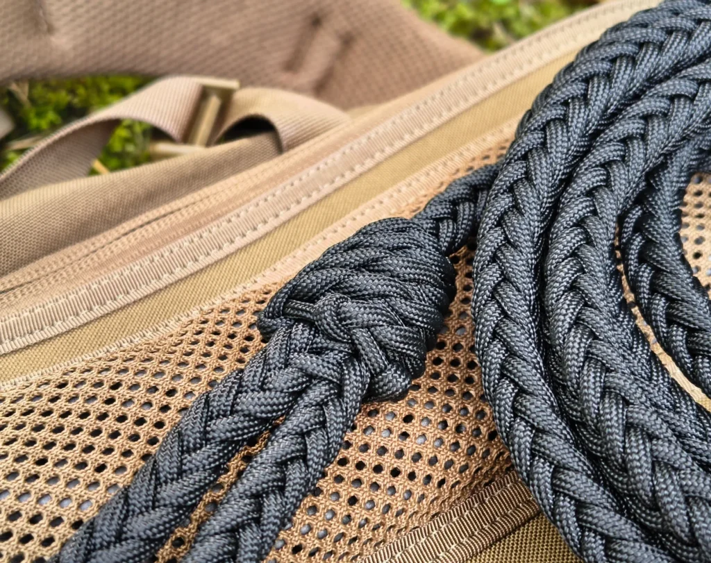 Thick round braided paracord dog leash pattern in black