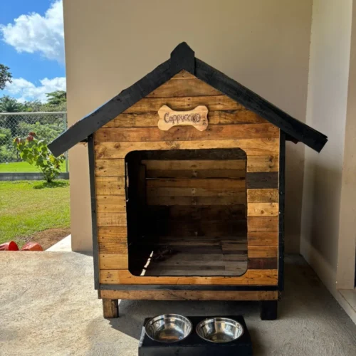Rustic reclaimed pallet wood dog house idea with nameplate