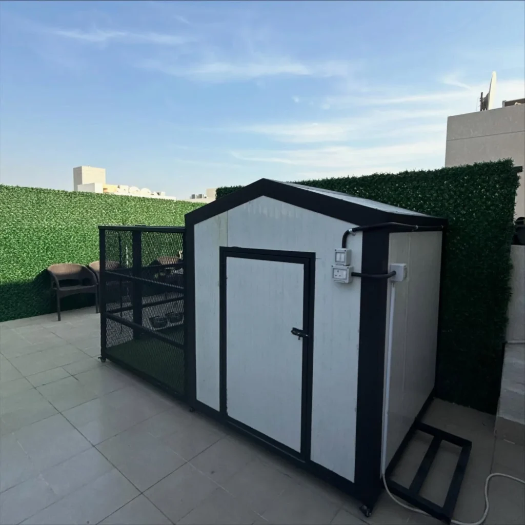 Modern insulated kennel with sandwich panel walls and mesh run