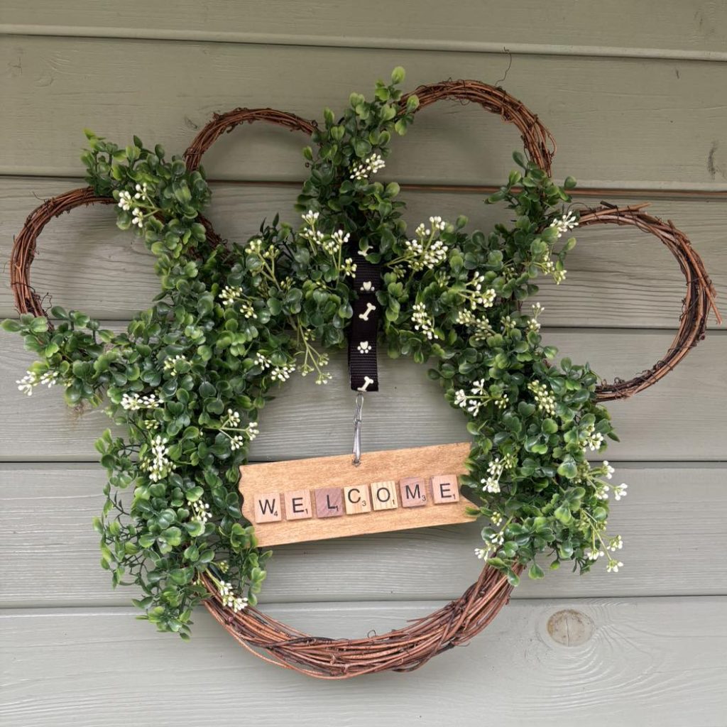 Boxwood greenery dog paw wreath diy with Scrabble welcome sign